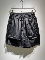 Arman阿*尼 2025春夏新款休闲百搭男女同款休闲短裤 贸易公司渠道稀出 同步官网发售 标识Logo图案设计 此款T恤衫甄选客供进口聚酯纤维材质制作而成 B