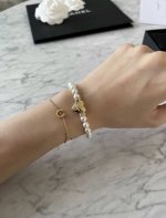 chanel 珍珠手链24P 新款复古珍珠金色爱心双C手链Choker 配全套包装 金属Mini小爱心圆润饱满 巨可爱！！ 两侧点缀水钻闪闪的 减龄又时髦 这款