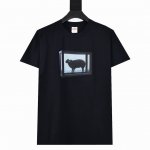 s270P80 顶级版本 Supreme 25Ss Damien Hirst 艺术家联名金角山羊印花短袖T恤 拒绝看图做货 拒绝拿错误版本对比 采用圆筒无缝工艺