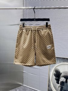 古奇 Gucci 2025Ss夏季新款 休闲 短裤，高端版本！专柜定制面料 透气舒适度高，细节无可挑剔，品牌元素设计理念，体现高品质。手感细腻柔软！呈现休闲裁剪