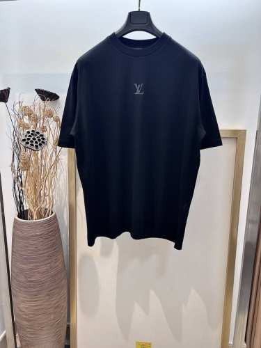 Size：44 46 48 50 52码 黑白灰三色 男女同款 197712170571 1V 路易家 本款 T 恤取材柔软针织100%纯棉，以轻盈硅质塑造正面