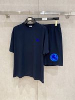 25Ss Burberry 巴宝莉 重磅圆领短袖T恤短裤套装 选用 克双纱平织棉面料打造 重工刺绣工艺 男女同款 码数 S-Xl 颜色 黑色 白色 咖色 花灰色