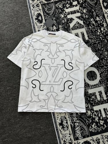 louis Vuitton 路易威登 25Ss Lv 满印胸前标识印花男女情侣款短袖T恤 轻奢主义，男女日常通勤穿搭必备单品，正确版本，随意对比！ 购入原版开模