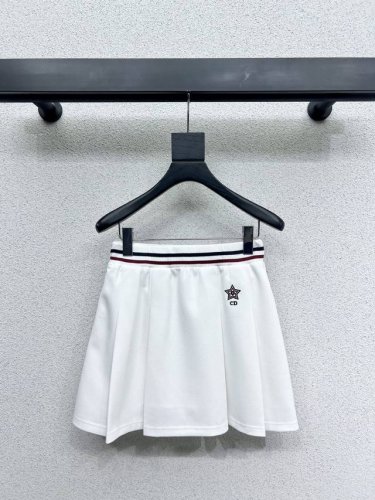 d家一系列款Cd五角星学院风休闲半裙 时髦低调气质又奢华高级！版型百搭不挑人，原版定制面料 做工品质看细节。白富美必入！强烈推荐 高品质 尺码Sml半裙
