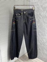 p250 普拉‘’Ss25春夏新款男士牛仔裤 面料弹性好。独家发售 官网同步 时尚优雅 采用原色酵母水洗工艺 H精选进口重磅丹宁牛仔面料 配专柜五金装饰 M真皮