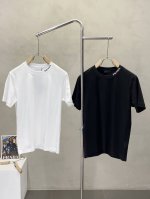 prada普拉达独家专供春秋新款原单男士休闲短袖。高端定制 高版本 时尚百搭爆款原版进口面料 Logo图案设计 手感超柔软细腻 穿着亲肤舒适 高端精品 代工厂P