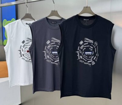 balenciag*巴黎世*25S新款背心男女同款推荐！采用240G冰棉面料，柔软舒适.透气吸汗.上身舒适.轻松驾驭......胸前采用高温烫画.色彩炸裂超级立