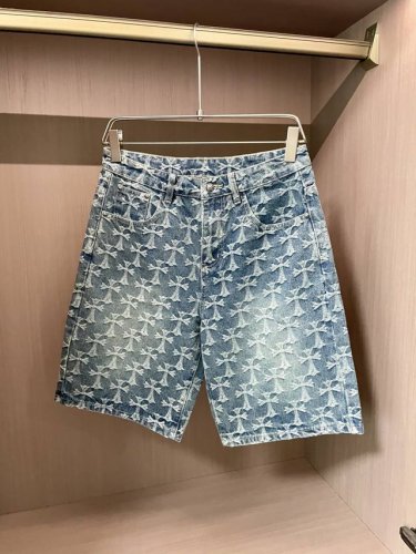 克罗心 2025Ss夏季新款男士休闲牛仔短裤，高端版本！专柜定制面料 透气舒适度高，细节无可挑剔，品牌元素设计理念，体现高品质。手感细腻柔软！呈现休闲裁剪，上身
