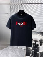 P180 芬迪 Fendi Ss新款 半袖 体恤 短袖 圆领T恤，高端版本！专柜定制面料 透气舒适度高，细节无可挑剔，品牌元素设计理念，体现高品质。手感细腻柔软