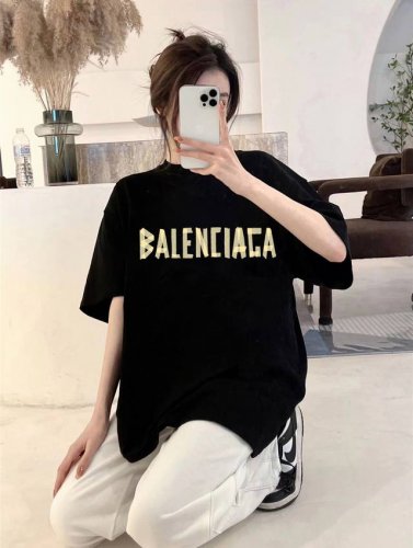 balenciaga 巴黎世家破坏胶带圆领短袖半袖T恤 面料采用260克纯棉双纱食毛面料 双线二本针压线 久洗不变形 原版定制三标 高端进口印花 随意水洗 情侣