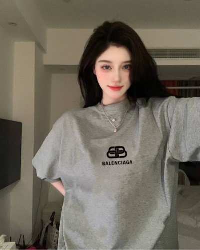 balenciaga巴黎世家 高克重麻灰色纯棉直筒锁扣印花T恤短袖情侣款 Color: 灰色 Size: M-Xl M 肩宽49 胸围114 衣长 Cm L 肩