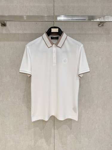 l夏季新品翻领Polo短袖 时尚单品设计，更加时尚舒适，高标准定制，上身非常有型，奢华品牌经典Logo图案 客供辅料，客供进口舒适透气面料质感非常细腻，细节工艺