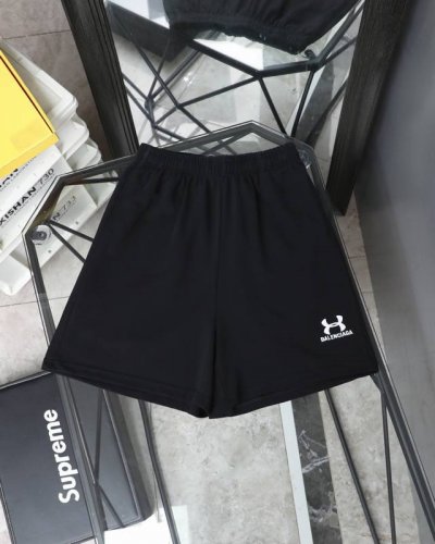 顶级版本 巴黎世家联名安德玛刺绣大毛圈短裤 宽松版型 面料定织定染380克纯棉大毛圈 面料全部经过预缩水和蚀毛处理 洗后不缩水 手感柔软顺滑亲肤舒适 从纱线开始
