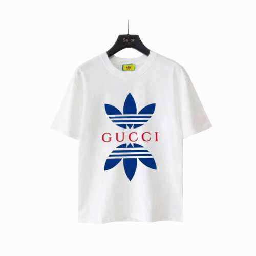 实拍细节图+尺码表 古驰 Gucci三叶草联名徽标圆领短袖T恤 阳光青春系 纯棉面料 柔软亲肤细腻 做工细致 男女同款 宽松版型 时尚又百搭。 Color：白色