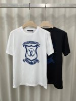 lv新款正面印花Logo短袖T恤，Zg同款，胸前提升品牌格调演绎品牌辨识度，满满的品牌精良设计，采用定制80支双股丝光棉面料；黑色 白色 S～Xxxl；