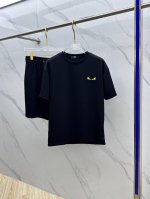 Fendi 芬迪 春夏套装版型M-Xxxl 最新最顶级平纹黑色贴标刺绣套装，定制面料 顶级品质在售，一站式制作工艺，采用进口高端订制进口丝线手感一流！上身挺拔有