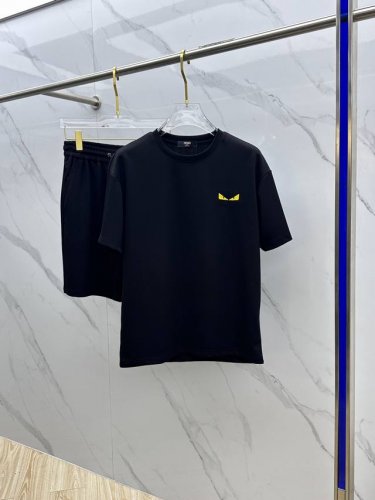 Fendi 芬迪 春夏套装版型M-Xxxl 最新最顶级平纹黑色贴标刺绣套装，定制面料 顶级品质在售，一站式制作工艺，采用进口高端订制进口丝线手感一流！上身挺拔有