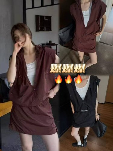 套装 极简风无袖上衣+背心+短裙三件套 简约有型 轻松藏肉显瘦 经典又清爽 搭配黑色运动短裙 活力满满 整套休闲又百搭 让你舒适又时髦 性价比超高 两色 Sml