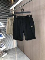 P220 Fendi 芬迪2025春夏最新款休闲短裤，定制面料 ～品牌标识Logo设计！款式简单又不失档次！三标齐全、透气舒适度高，细节无可挑剔，品牌元素设计理