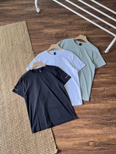 Lululemon最新款全激光打孔超透气裸干冰丝健身运动T恤，10000+激光打孔透气系统！冰感十足！快速吸湿排汗，速干透气！极速降温！手感细腻！亲肤舒适！弹力