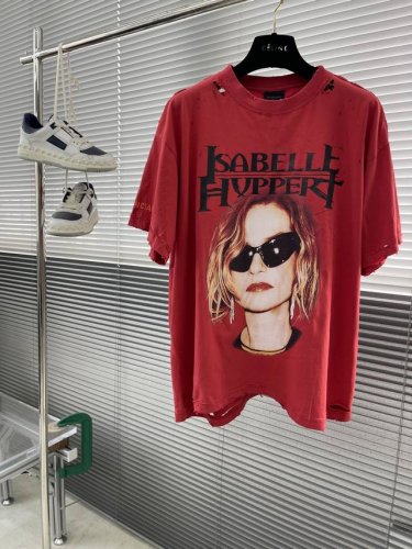 balenciag 25Ss Isab红褪色Tee 注意面料克重为薄版 非市场常规230G 订染面料褪色处理 确保有发白效果 下摆不规则区别市场常规下摆 全息进