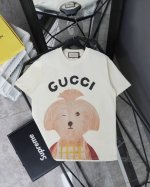 古驰 Gucci萌狗图案 单色圆领短袖 款号：309 原版面料官方同款短袖T恤 定制280 克同缸染面料手感非常舒服 春夏最新砖柜同步时尚又个性超级百搭好看的一