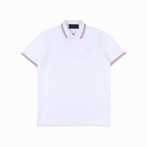 210 Prada 普拉达 25Ss撞色条纹胸前刺绣Logo短袖Polo衫 官网同步，原版品质欢迎对比。这款珠地布短袖Polo衫结合经典线条和细节设计，采用撞色