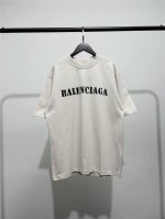 高版本，质量很好！巴黎世家 Balenciaga男女同款涂鸦字母短袖T恤！模糊一排字母款！此款尺码偏大，最小Xs穿到145斤左右！最大穿到215斤左右！ 图案采