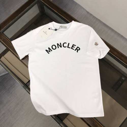 moncler 蒙口 新款男士圆领短袖 情侣T恤 春夏新品 高品质 时尚百搭潮款 定制进口面料 穿着舒适 透气 时尚不失个性 上身休闲随性 帅气有型 彰显大牌气