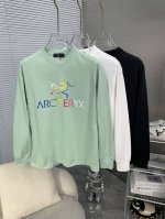 P210 Arcteryx始祖鸟 春季情侣款长袖T恤最新版型系列，袖口收缩长袖T恤。定制高级面料手感柔软舒适带有弹力，搭配重工工艺，简约大气，上身效果超赞，大货