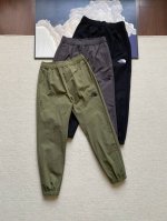 ТNf 北面春夏新款多功能防泼水速干休闲裤， 此款裤子主打就是舒适，透气。 选用Wdr防泼水面料， 这种面料是经过防泼水处理的舒适弹力面料， 可有效阻尘，阻油，