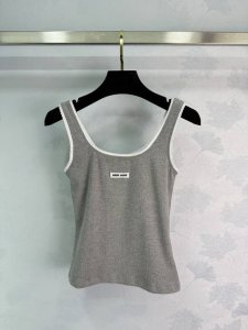 Miumi* 25Ss春夏新款 字母微标花边背心丨独家高版出品 叠穿主义 穿出属于自己的独一无二风格 简洁大气的打底 看似随意实则拿捏直接闭眼入 一点都不简单
