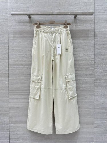 原单品质，独家首发 Alo 25Ss夏季新款 口袋工装裤丨独家高版出品！进口斜纹棉材质 挺括有型 搭配翻盖口袋 增加工装休闲气息 标志性品牌标识点缀 尽显品牌风
