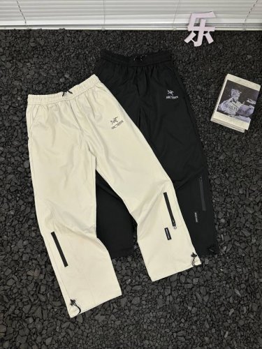 始祖鸟Arcteryx 潮流时尚品牌Logo印花显瘦遮肉登山裤条纹拉绳宽松运动休闲裤 男女同款 还在纠结找不到一条既时髦又实用的裤子？始祖鸟这款条纹拉绳宽松运动