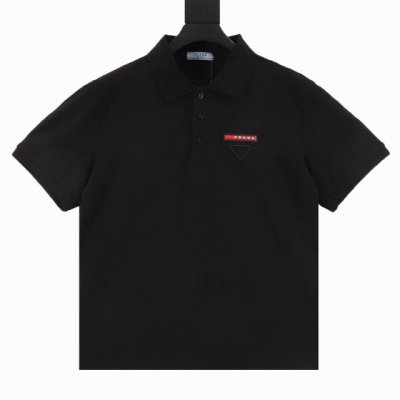 prada 普拉达 25Ss 红色Logo胶条及三角刺绣短袖polo衫 客供精仿棉打造珠地材质面料 质感柔软细腻爽滑 舒适透气凉爽 且久穿久洗不褪色不变形 进口