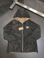 P390。Bbr巴宝莉独家专供最新春春时尚连帽夹克，双面穿设计，经典设计感与颜值爆棚的外套，品质更是无法挑剔品控可以直接入手，不容过错的高端臻品！通过细节图片便