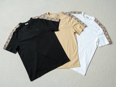 顶级经典款式 Burberry 巴宝莉 25Ss Bbr袖子格子织带装饰T恤 颜色：黑色 卡其 白色 尺码： S M L Xl 尺寸推荐： 身高165，体重 ，