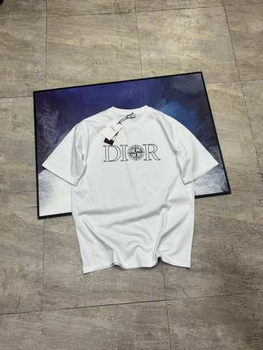 迪奥 石头岛 Dior Stone Island Cd 25Ss 联名男女同款 印花休闲短袖T恤 颜色：黑色 白色 尺码：Xs S M L 想要一件独特又吸睛的