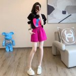 码数：S-M-L-Xl-Xxl 颜色：黑色~玫红色 面料：棉~聚酯纤维 休闲舒适又简约时尚风，经典的圆领短款上衣，透气亲肤 独特的断袖设计别具一格，不会轻易撞衫