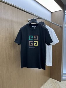 新款 Gvc 高定面料 玉蚕丝般的丝滑 2025春夏新品上市时尚经典圆领短袖时尚单品设计，更加时尚舒适，高标准定制，上身非常有型，人工手绘工艺， 客供辅料，客供