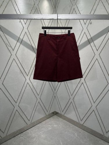 G家 25Ss新款早春系列以现代视角焕新诠释品牌经典设计元素和精致图案。这款短裤甄选黑色经典Gg帆布打造，为您的衣橱增添一抹亮眼的当季色彩。 码数：S.M.L.