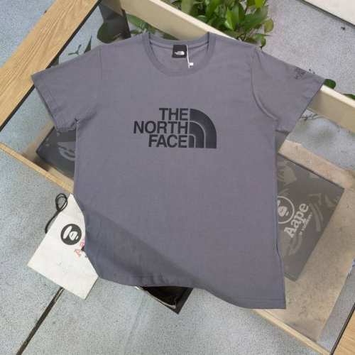 上新 款号：Tx128 2025夏季新款The North Face北面经典Tnf字母图案Logo印花休闲情侣圆领短袖T恤，独一无二的活性环保面料染色，面料采用