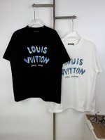 款号A8 Louisvuitton 趣味涂鸦印花Logo图案圆领半袖T恤短袖 男女同款 情侣款 宽松版型 颜色：黑色 白色 尺码：Xs S M L