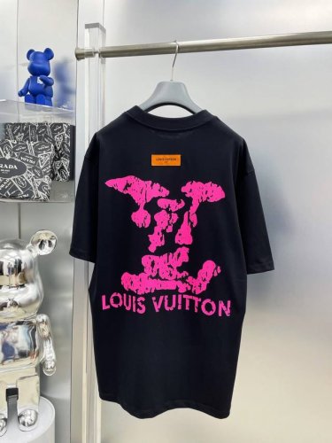 lv 路易 2025夏季新款印花烫钻大幅字母Logo最新品短袖 Dd 专柜同步有售，原单狠货，时尚进口原版科技面料，上身舒适透气，原版定制五金辅料，上身帅气有型