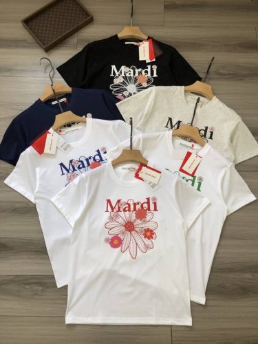 女款 Mardi丨 六色碎花雏菊字母Logo印花 女款圆领短袖T恤. 颜色：白粉花 彩绿花 菜蓝花 灰色 藏青 黑色. 面料：定织定染260G平纹精梳棉面料.