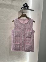 chane*2025新品上架 编织洋装马甲 定制Yb进口精仿羊毛呢材质 肌理明显 毛料肉眼可见 质感上乘 粗花条纹毛呢面料打造名媛风典范 前襟单排圆扣对称多口袋