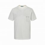 prada 普拉达 25Ss 三角标皮牌口袋短袖 采用32支双纱280克高克重纯棉面料，同缸同染定织螺纹，厚织感加上紧密纺纱工艺，不会影响面料的透气性，成色的饱