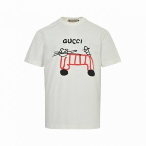 gucci 古驰 25Ss 趣味卡通系列印花短袖 选用客供定制针织 %纯棉面打造,面料手感细腻，厚实有质感的纯棉布，高密度的机织工艺，如棉絮般柔紧致舒适，有挺括
