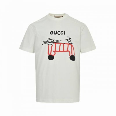 gucci 古驰 25Ss 趣味卡通系列印花短袖 选用客供定制针织 %纯棉面打造,面料手感细腻，厚实有质感的纯棉布，高密度的机织工艺，如棉絮般柔紧致舒适，有挺括