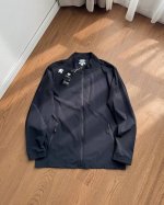 供 descente 迪桑特户外立领速干透气防晒衣连帽皮肤衣 冰丝梭织面料 四面弹力演绎 不担心会紧绷束缚 有自如的活动效果 防风恒温 还可以防止蚊虫叮咬户外探